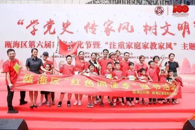 小宝贝打网球